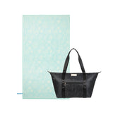 Pack Weekender Floral Negro + Toalla Oceanica Celeste
