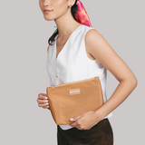 Dúo Neceser Victoria Mini Camel + Arete Sara